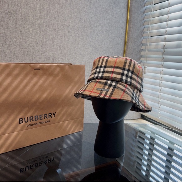 🎁🎁Authentic Burberry wool fishhooter women's brown - Picture 5 of 5